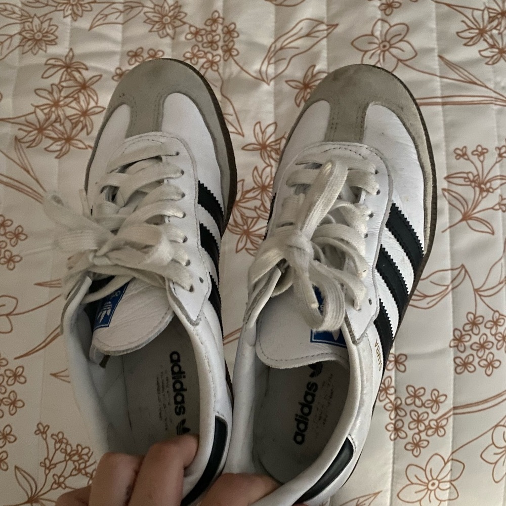 adidas sambas 🌸
-barely worn
